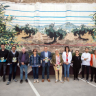 Restauradors, membres del consell comarcal i representants de la cooperativa de Vinaixa, en la presentació de la 28 Mostra.