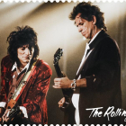 Ron Wood y Keith Richards, en uno de los sellos de la colección.