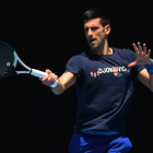 Djokovic admite "errores" en documentos y que acudió con covid a una entrevista