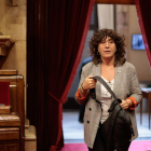La consellera d'Acció Climàtica, Teresa Jordà, entrant a l'hemicicle abans de començar el debat de política general.