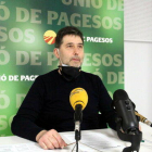 El responsable del sector porcí d'Unió de Pagesos,, Rossend Saltiveri, durant la roda de premsa a la seu del sindicat a Lleida.