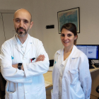 El doctor Antoni Garcia Guiñón, responsable del proyecto, y la enfermera de l'ADI Yasmina Serés.
