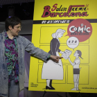 Carla Berrocal junto al cartel de la 40 edición del Còmic Barcelona.