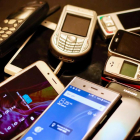 A les cases espanyoles es guarden més de 45 milions de mòbils obsolets.