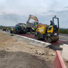 Las obras de asfaltado de la nueva variante de La Granja d’Escarp que estará lista este año.