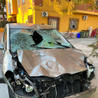 Imatge de l'automòbil que una patrulla de la Guàrdia Civil va parar a la localitat de Seseña (Toledo), que circulava amb bonys i sense para-xocs, pel que sembla implicat en l'atropellament.