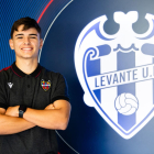 Joel Febas ja es va fer ahir la foto oficial de la presentació com a nou jugador del Llevant.