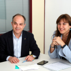 Jordi Turull y Laura Borràs ayer en la sede de Junts antes de anunciar su candidatura conjunta.