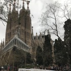 Los trabajadores de Cricursa ayer frente a la Sagrada Família.
