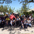 Los jóvenes que señalan barreras arquitectónicas en Tàrrega.