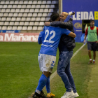 Mejía i Moha abracen Gabri després del gol de Fall a l’últim partit a casa, amb el Tarassona.