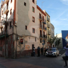 Desallotgen 12 persones d'un edifici del centre de Lleida per risc d'esfondrament