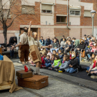 La Baldufa representó ayer en la plaza Galícia el espectáculo “Safari” antes de presentar el Enre9 al público.