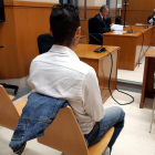 El tuitero condenado por difundir 'fake news' contra los menores migrantes solos, durante la vista oral en la Audiencia de Barcelona donde ha aceptado 15 meses de prisión.