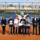 Los finalistas del torneo junto al tenista Tommy Robredo.