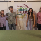 Representantes del ayuntamiento de Tàrrega y consell del Urgell, con tres de los residentes del Arxiu.