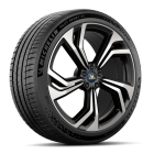 Michelin presenta la cinquena generació de la gamma Pilot Sport, un pneumàtic d'estiu per a cotxes d'altes prestacions.