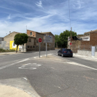 Los dos ‘Stop’ situados al final de la calle Urgell de El Palau.