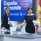 La vicepresidenta tercera i ministra per a la Transició Ecològica i el Repte Demogràfic, Teresa Ribera (esquerra), i la ministra Portaveu, Isabel Rodríguez, a la seua arribada a una roda de premsa posterior al Consell de Ministres.