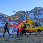 Imagen del rescate del pasado 6 de febrero de dos excursionistas heridos en la Vall Fosca.