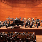 La orquesta catalana Franz Schubert Filharmonia, con el pianista solista ruso Alexei Volodin, ahi en el Auditorio Enric Granados de Lérida.