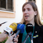 La consellera de Acción Exterior, Victòria Alsina, atendiendo a los medios
