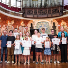 Alumnos de piano galardonados y profesores, el pasado martes en el Palau de la Música Catalana.