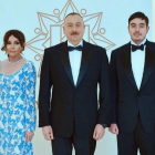 El president de l’Azerbaidjan, Ilham Aliyev, i part de la seua família.
