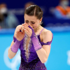 Kamila Valíeva plora després del seu exercici d’ahir en el qual va deixar encarrilada la medalla.