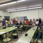 Estudiants en una classe d’anglès dirigida a joves d’entre 14 i 18 anys.