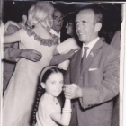 Una emotiva imatge de pare i filla ballant a la festa major de Les Borges Blanques, és la guanyadora del concurs 'El meu pare i jo' d'enguany.