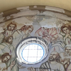 Detalle de las pinturas deterioradas en la iglesia de L’Assumpta.