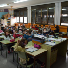 Alumnes del col·legi Albert Vives de la Seu d'Urgell fent classe de forma normal