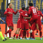 Los jugadores del Liverpool celebran uno de sus goles en Milán.