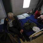 Desplazados de Mariúpol en un asentamiento en Donetsk.