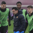Xavi, junto a Ferran Torrres, Ansu Fati y Gavi, durante el entrenamiento de ayer en la Ciutat Esportiva.