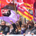 Los sindicatos protestan contra la gestión de la consejería|conselleria de Educación en las calles de Barcelona.