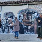 El mural inaugurat ahir sobre el mercat de mules a Salàs.