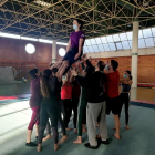 La compañía Eia impartió ayer un taller de circo y danza acrobática en las instalaciones del Inef Lleida.