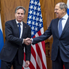 El secretario de Estado de EEUU, Antony Blinken, ayer con el ministro de exteriores ruso, Sergei Lavrov.