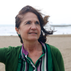 L’escriptora lleidatana Núria Perpinyà, dijous passat en una platja a Barcelona.