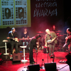 La Companyia Elèctrica Dharma abrió ayer en Barcelona la celebración de sus 50 años de trayectoria.
