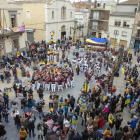 La plaça de Guissona va comptar amb una exhibició de castells amb banderes i cançons d’Ucraïna.