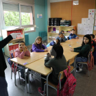 Alumnos sin mascarilla este martes en la escuela Camps Elisis de Lleida.