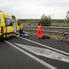 El SEM va activar dos ambulàncies i l’helicòpter medicalitzat per atendre el ciclista ferit.