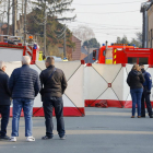 Efectius d’emergències desplegats ahir a la localitat de Strépy-Bracquegnies, al sud de Bèlgica.