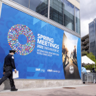 Entrada a la reunión de primavera del Fondo Monetario Internacional y del Banco Mundial.
