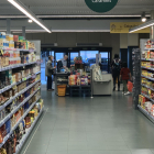 Clients comprant en un supermercat de Lleida aquesta setmana.