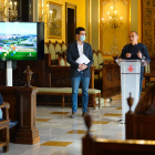 El alcalde de Lleida, Miquel Pueyo, con el primer teniente de alcalde, Toni Postius, en el salón de Sesiones de la Paeria