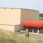 El sistema de bombeo construido en Aitona que ahora funciona con un grupo electrógeno .